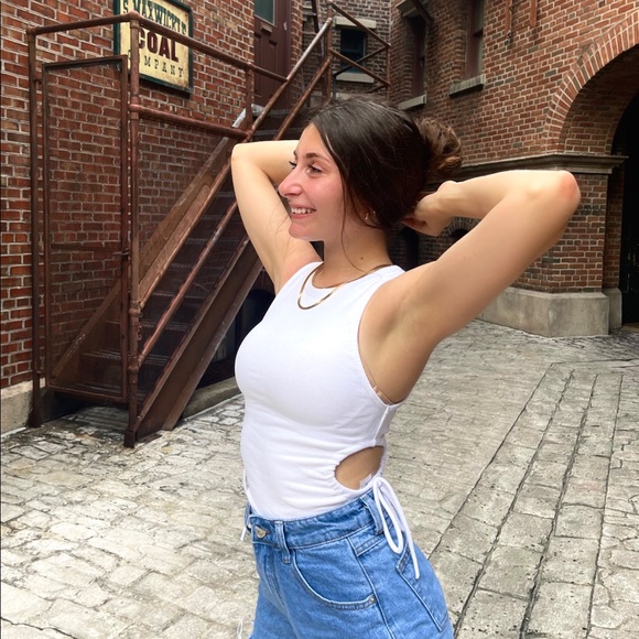 ABOUT ME - Picture 2 of 4